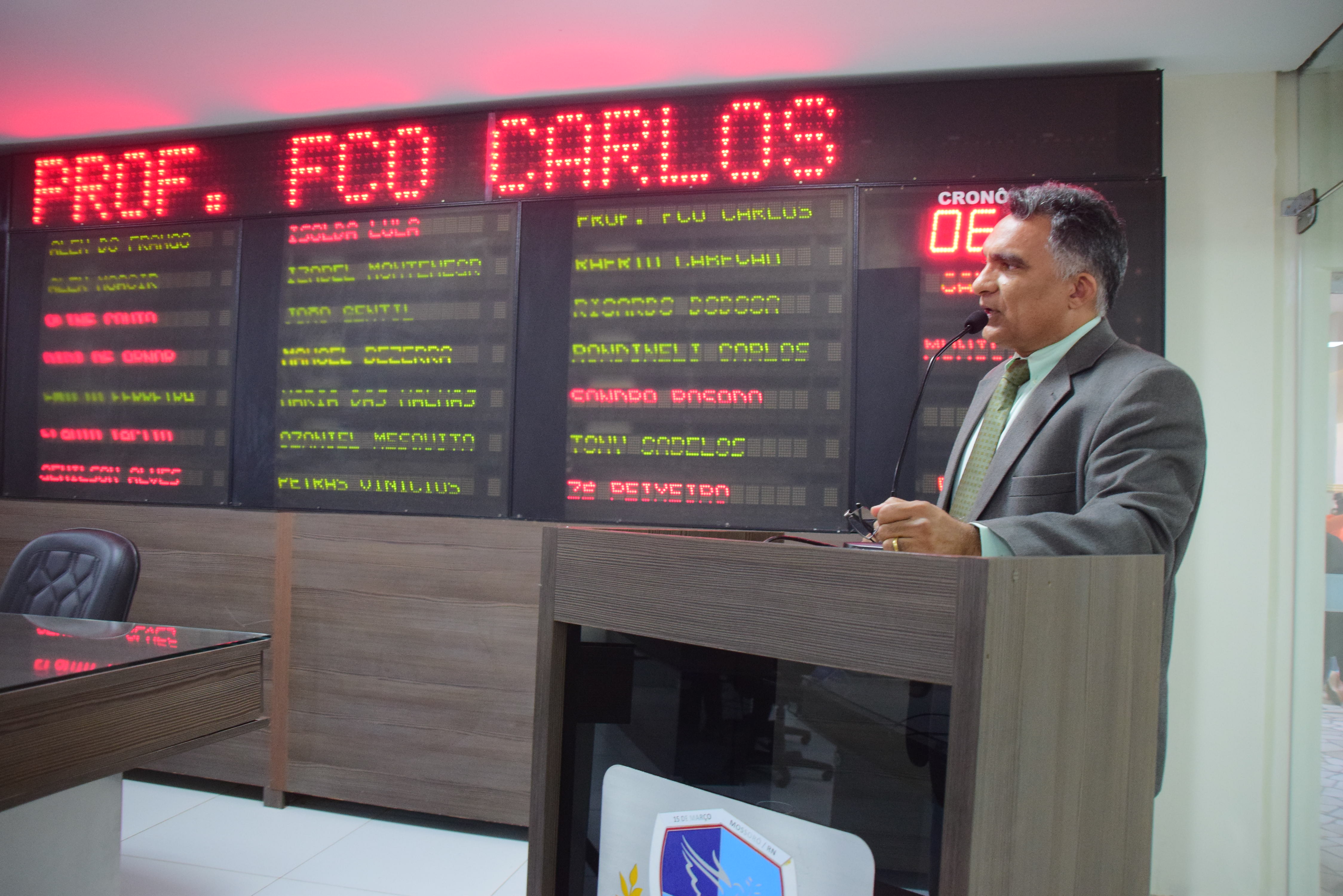 Professor Francisco Carlos sai em defesa da Câmara Municipal
