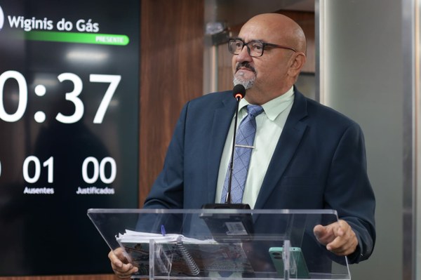 Raério Cabeção critica PT e questiona sindicatos em discurso na Câmara