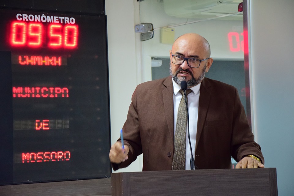 Raério cobra mais qualidade em faixas de pedestres