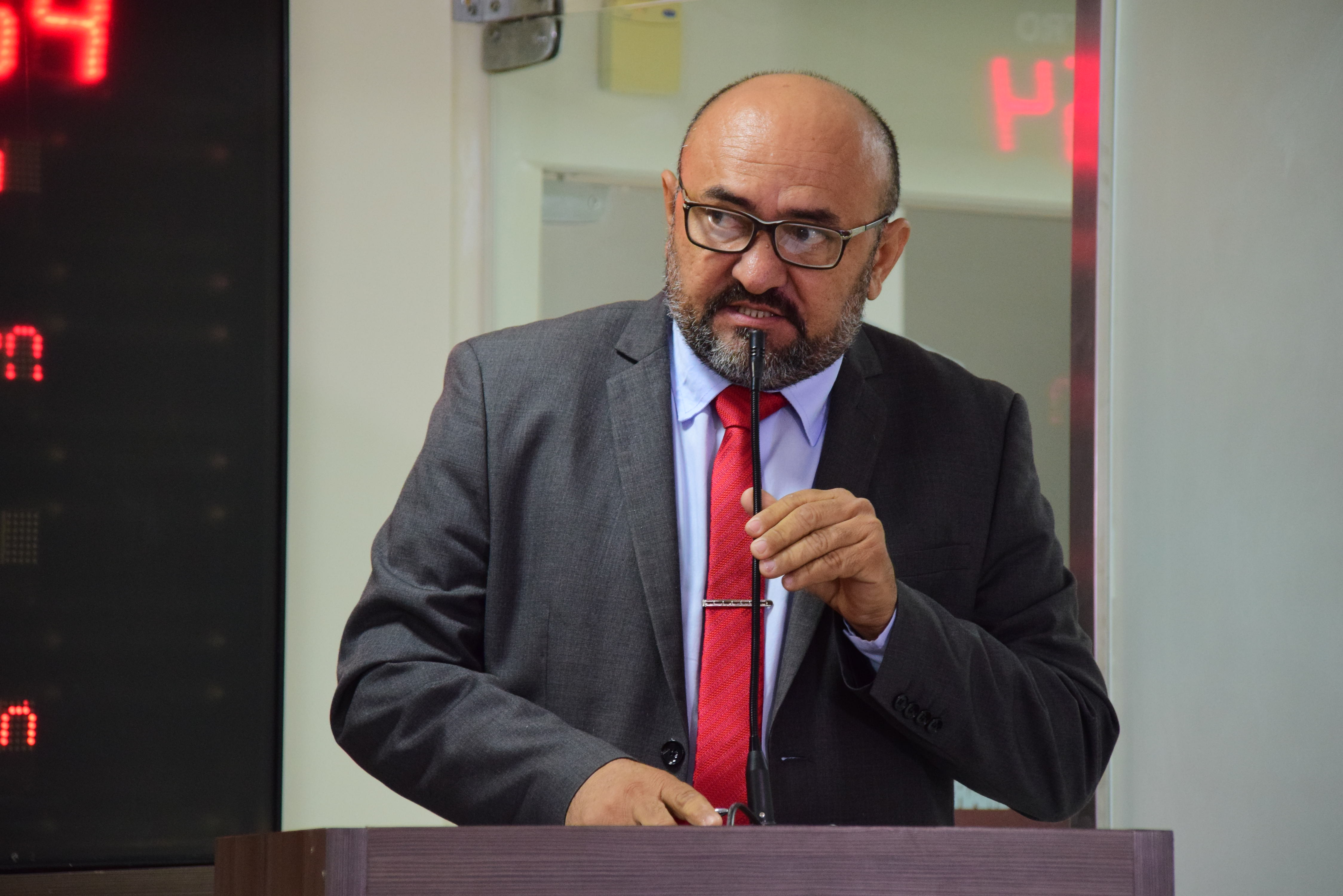 Raério Emídio alerta para atraso de aluguel em UBS