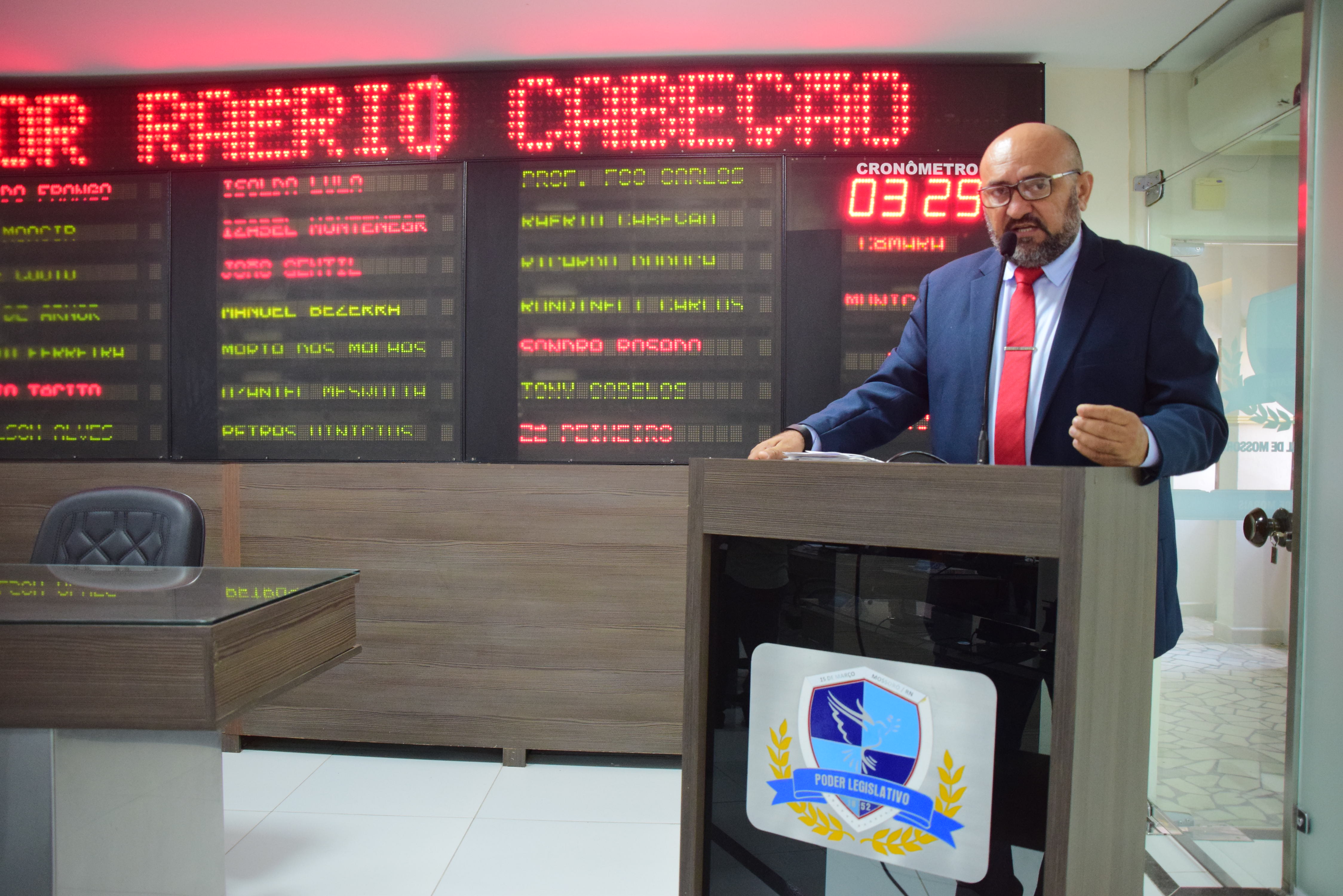 Raério Emídio defende melhorias na Praça de Convivência