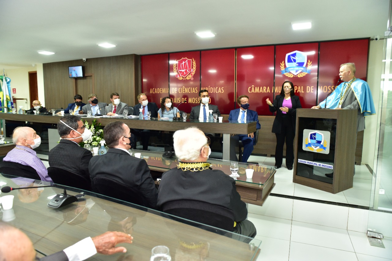 Sessão Solene homenageia os sete anos da ACJUS na Câmara Municipal 