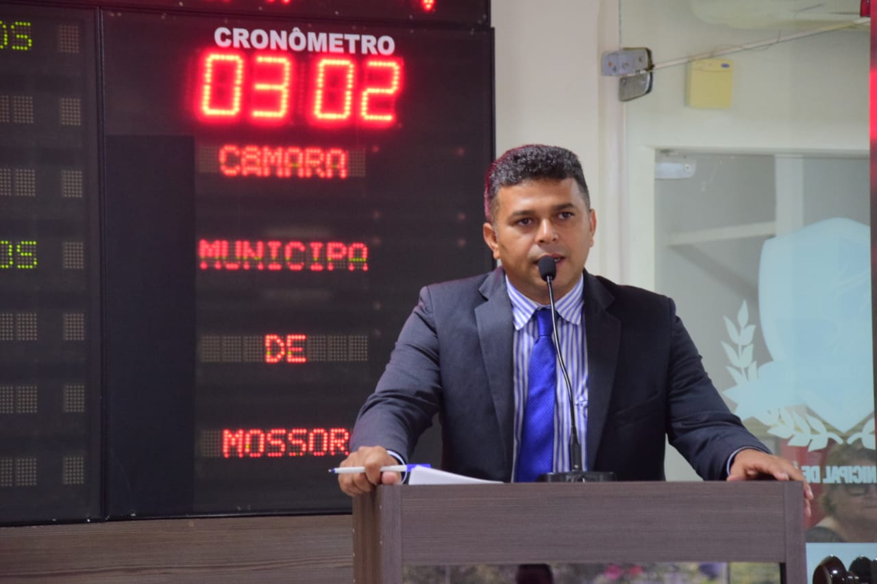 Tony Cabelos comemora ônibus para Cidade Oeste