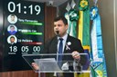 Tony Fernandes reitera defesa aos professores