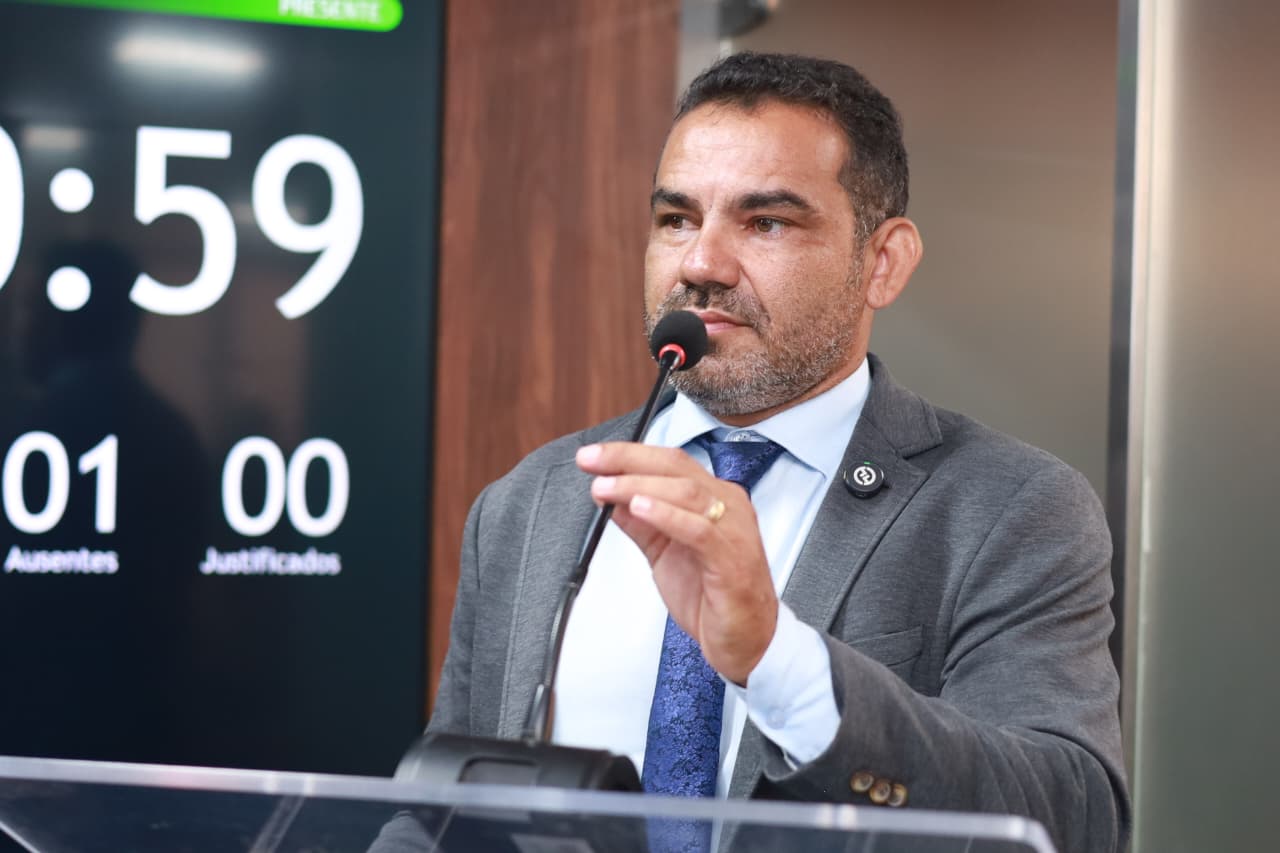 Vereador Alex do Frango destaca avanços nas áreas da educação e segurança no trânsito