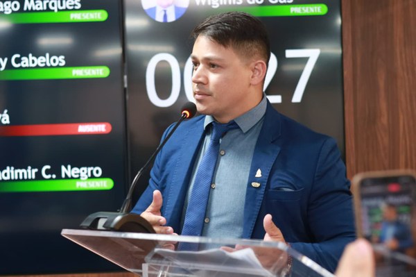 Vereador Cabo Deyvison discute acesso à informação e situação financeira do município em sessão ordinária