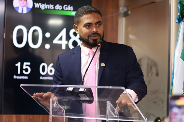 Vereador John Kenneth solicita transporte público para o Residencial Mossoró e destaca entrega de material escolar