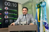 Vereador Lamarque Oliveira lê nota de esclarecimento sobre candidatura de mulheres no PSC