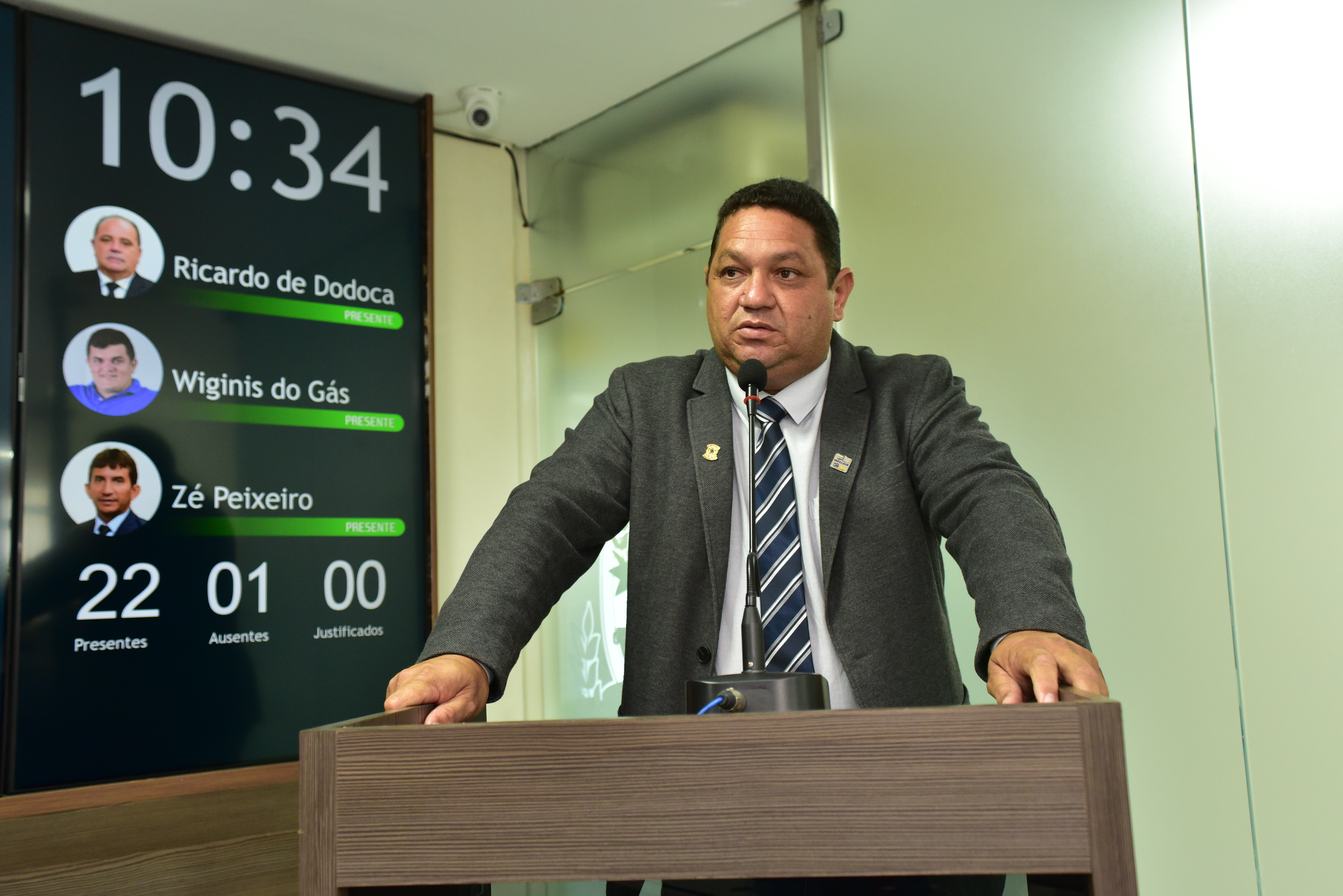  Vereador Omar Nogueira cobra melhoria na estrutura das escolas