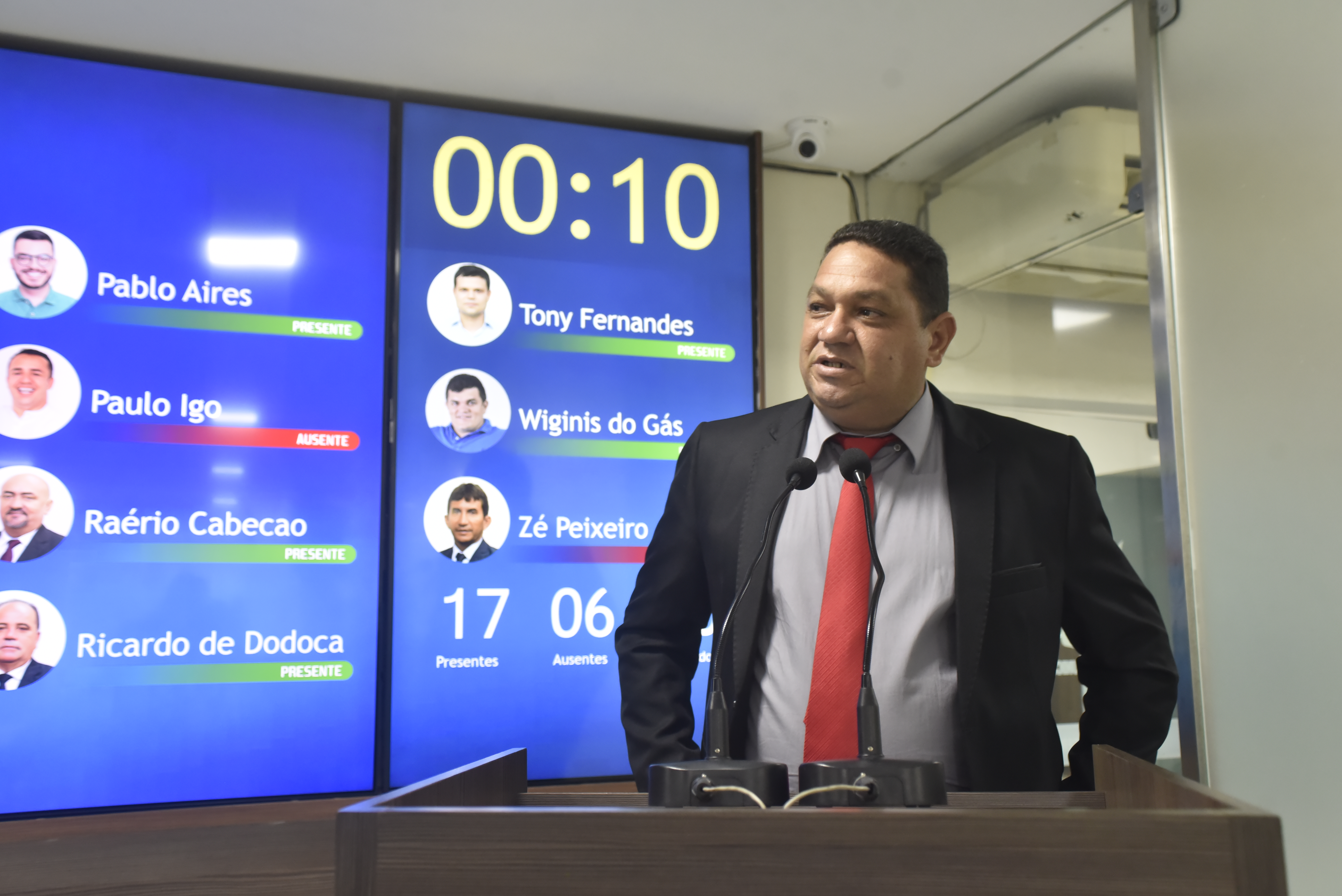 Vereador Omar Nogueira coloca gabinete à disposição da população