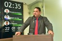 Vereador Omar Nogueira reclama de críticas e ressalta vídeo de protesto por iluminação
