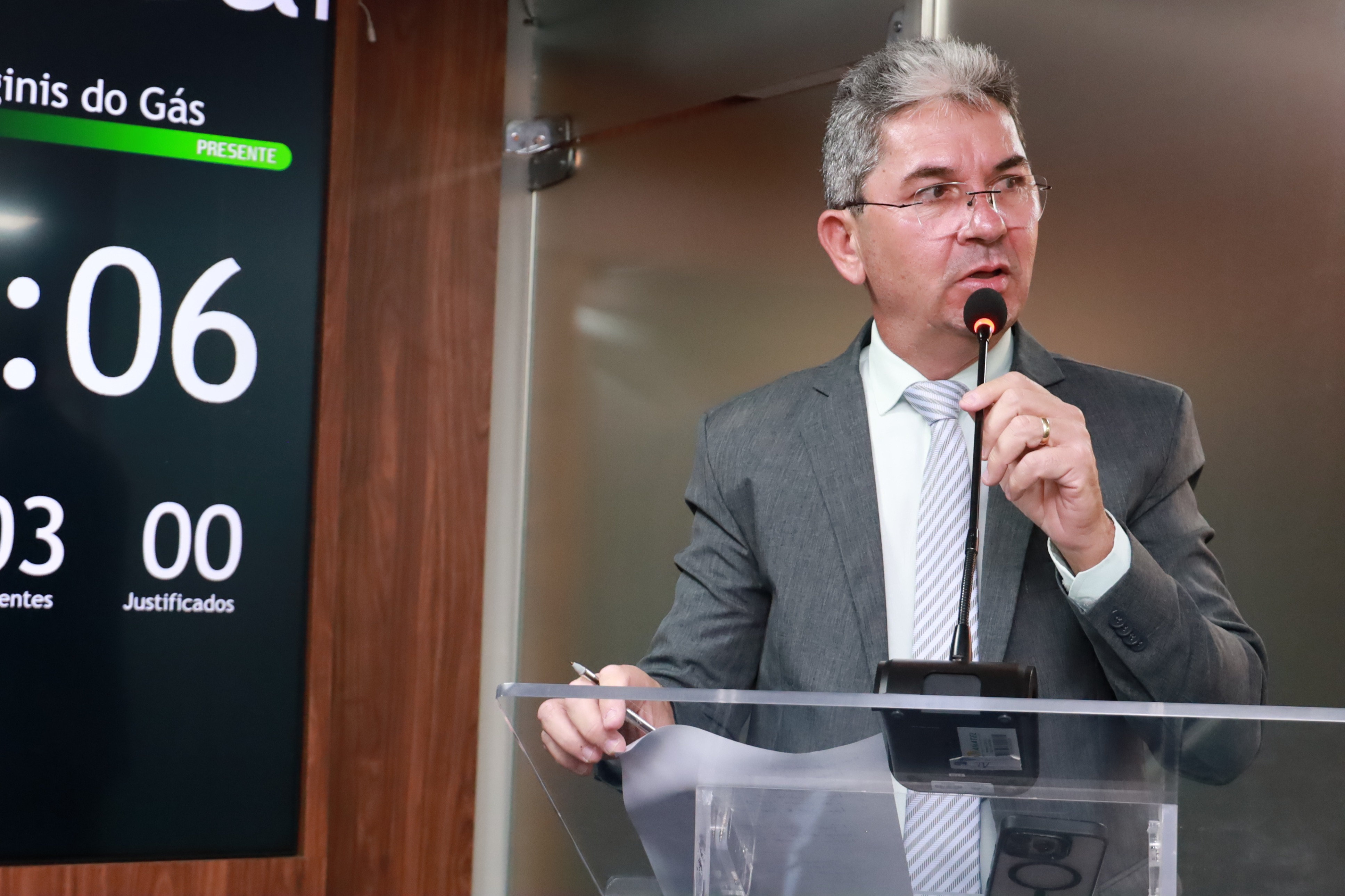 Vereador Ozaniel Mesquita agradece limpeza de canal e manifesta pesar por falecimentos