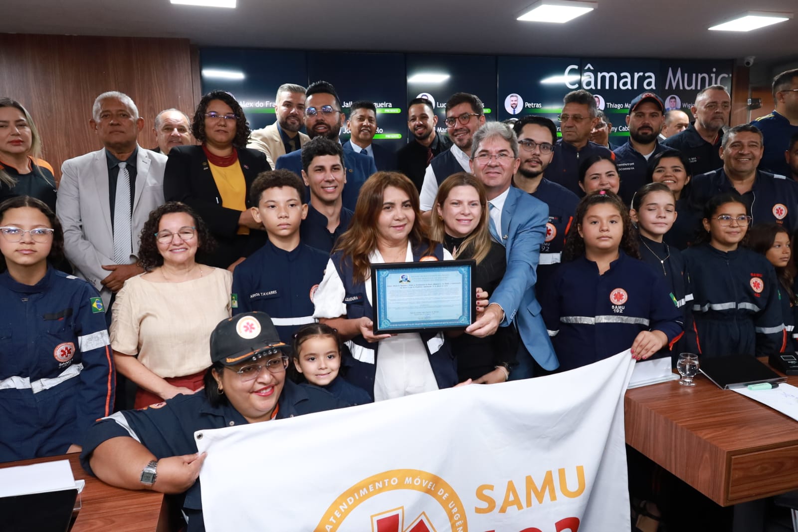  Vereador Ozaniel Mesquita entrega moção de aplausos em homenagem aos 21 anos do Samu em Mossoró