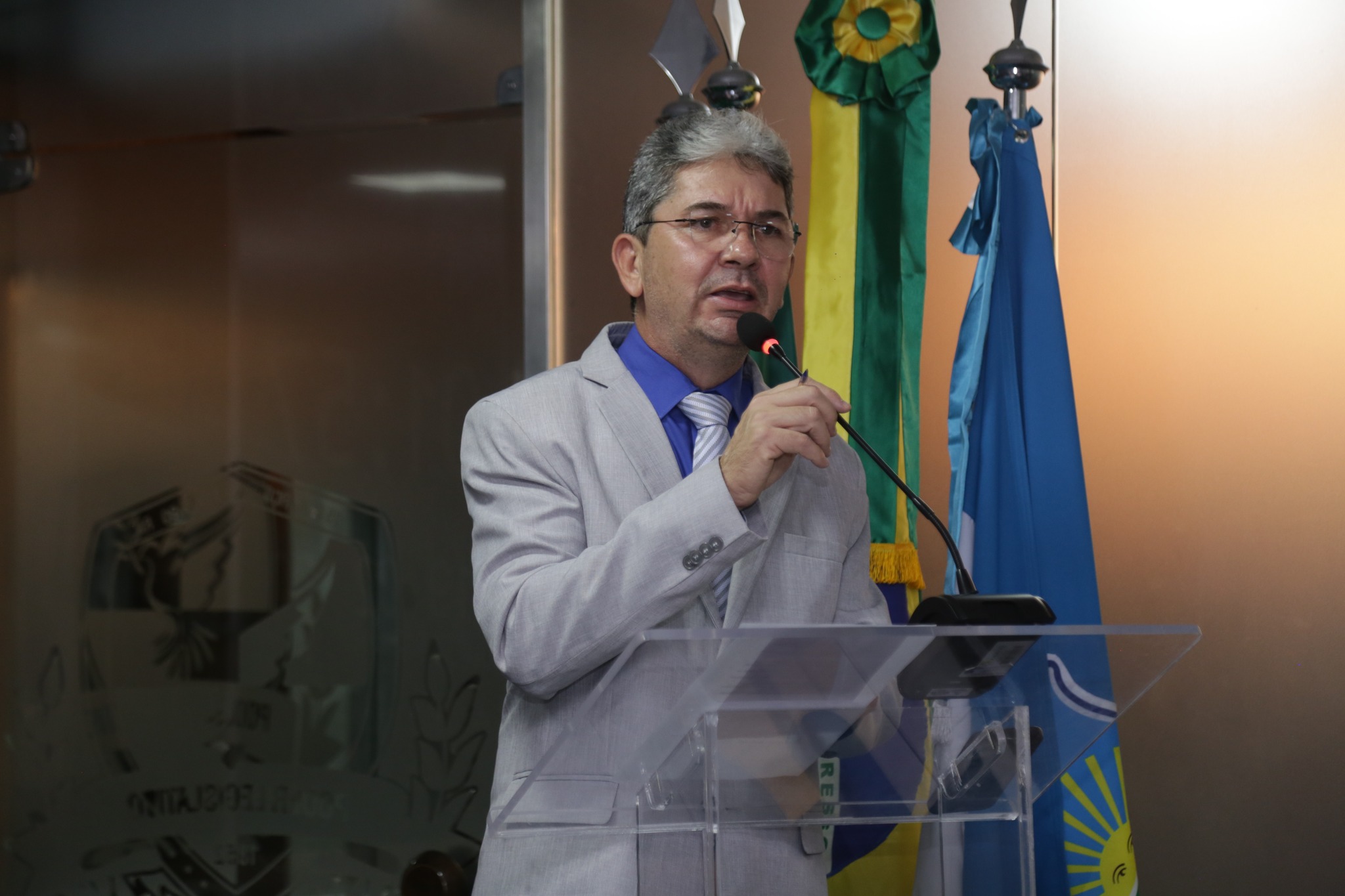 Vereador Ozaniel Mesquita parabeniza ações da Prefeitura e faz cobrança à empresa Clarear