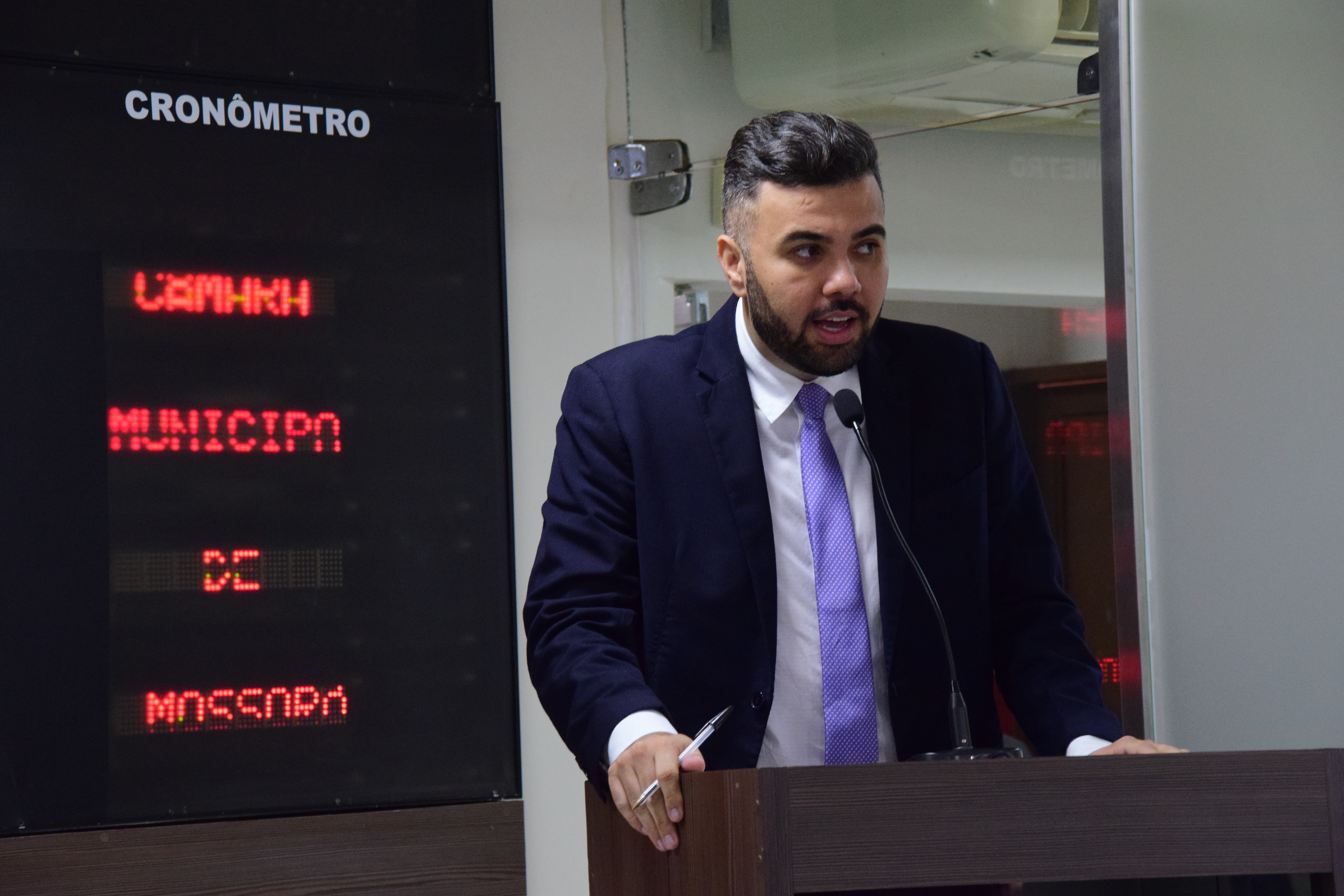 Vereador Petras cobra conclusão da reforma de praça no Belo Horizonte