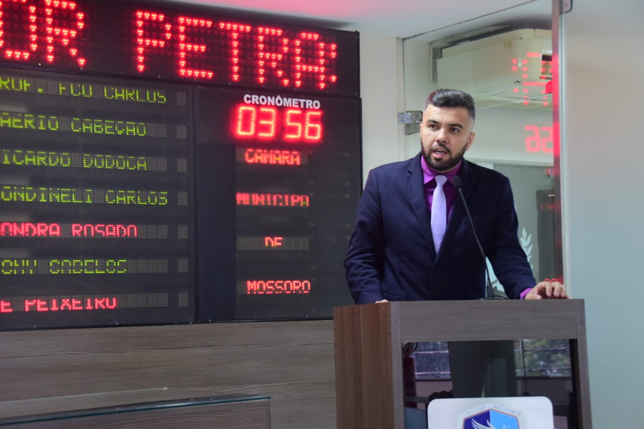 Vereador Petras cobra da Prefeitura promessa de recuperação de quadra