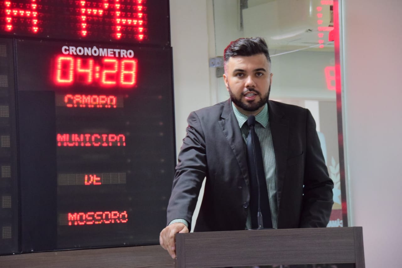 Vereador Petras pede pressa em reforma de praça do BH