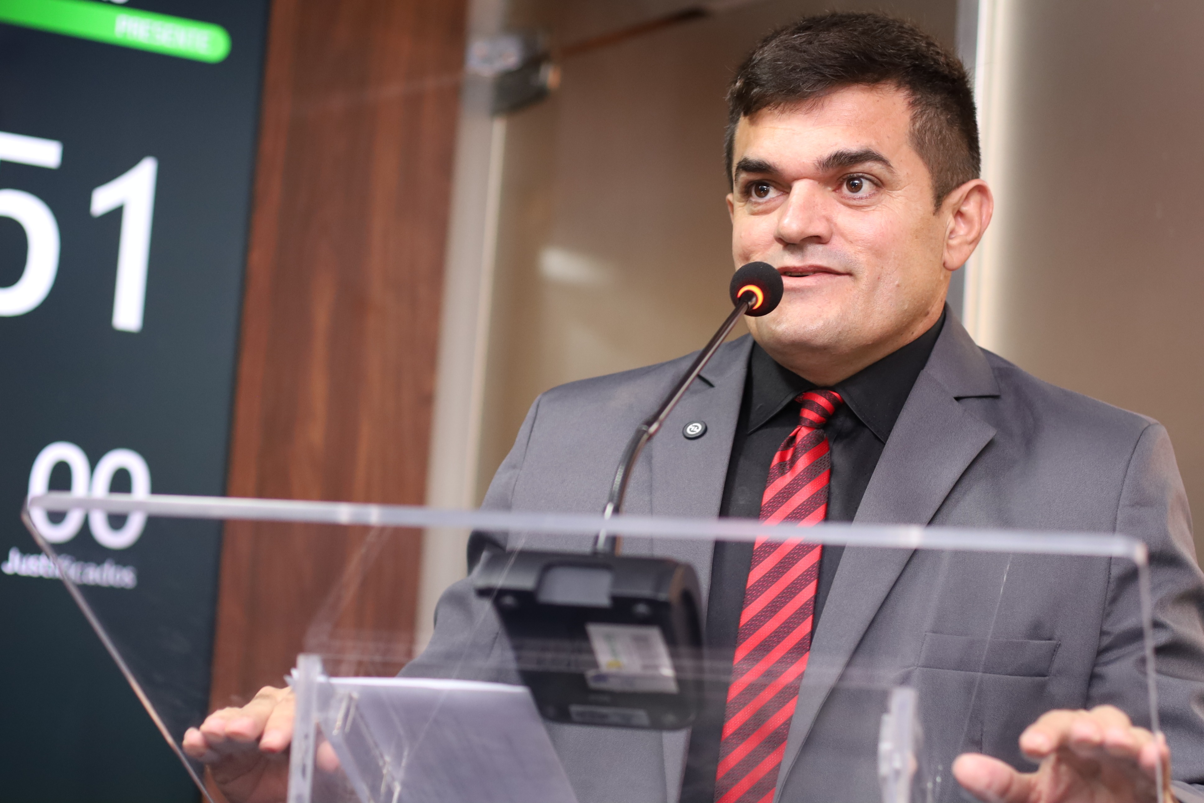 Vereador Wiginis do Gás destaca entrega de praça no Aeroporto II e propõe ações educativas para preservação do espaço