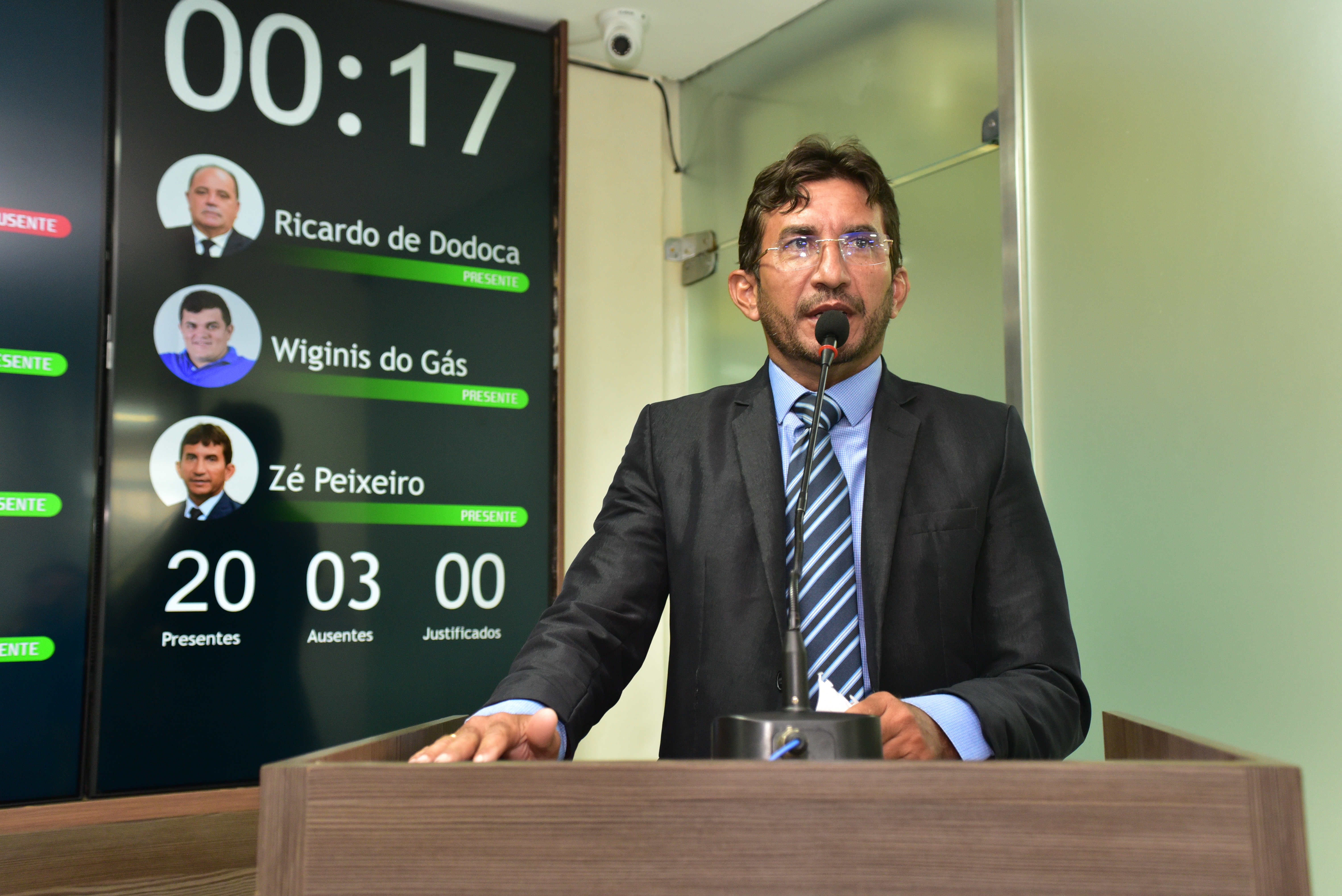 Vereador Zé Peixeiro compara gestão de Fátima Bezerra com a de Robinson Faria