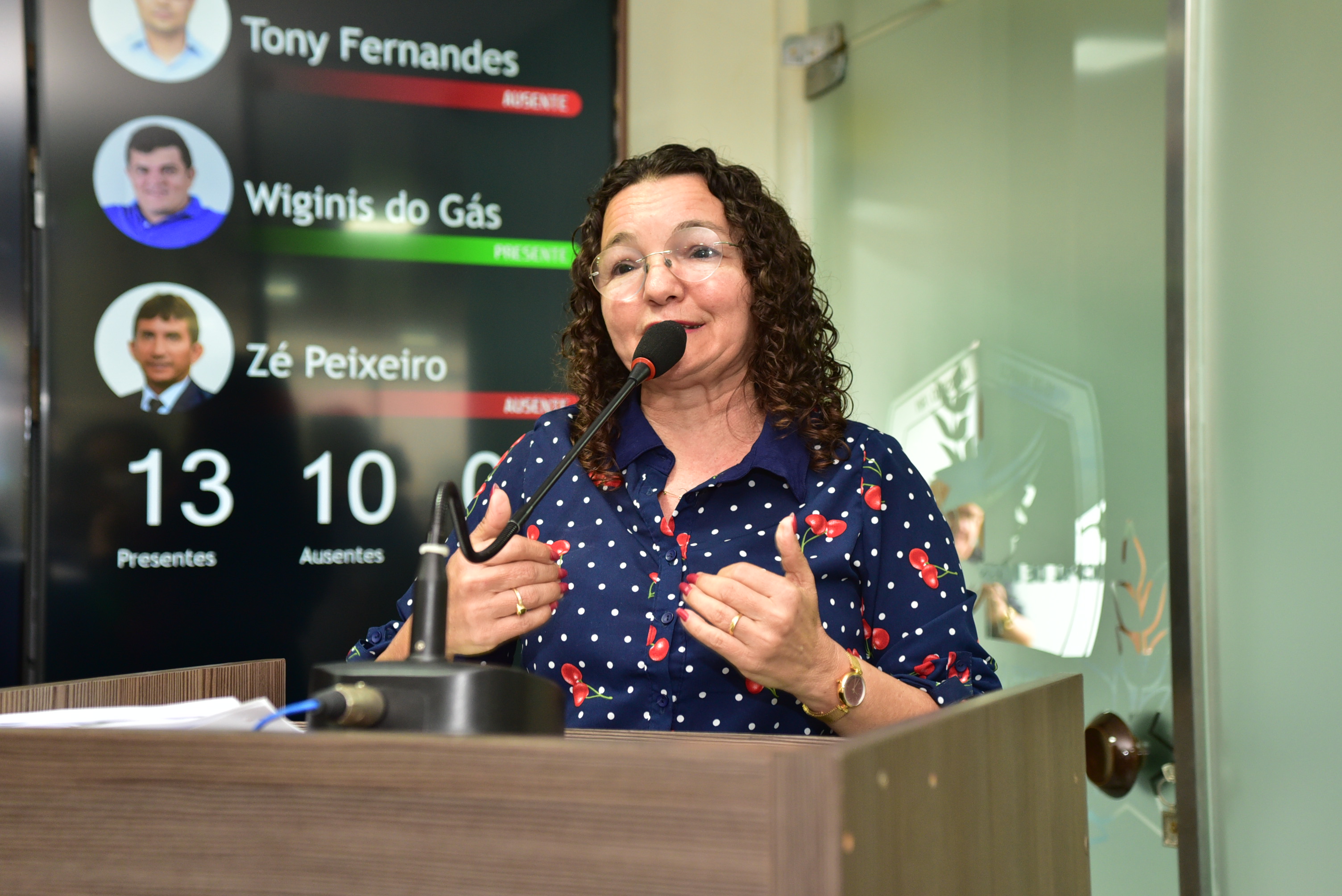 Vereadora Marleide Cunha defende concursos para cargos públicos