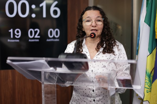 Vereadora Marleide Cunha defende maior fiscalização em contratos de obras públicas