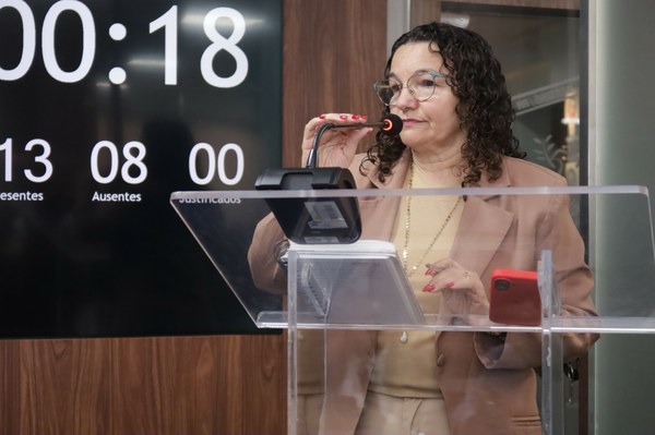 Vereadora Marleide Cunha defende programa de saúde mental para os servidores municipais 