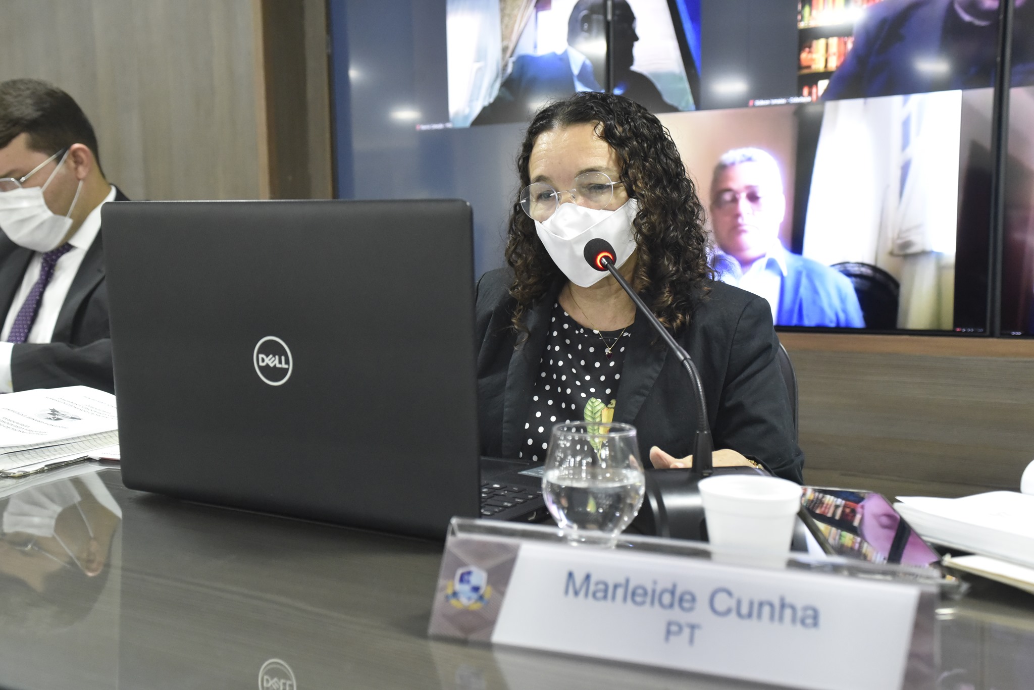 Vereadora Marleide Cunha solicita informações sobre FGTS dos servidores