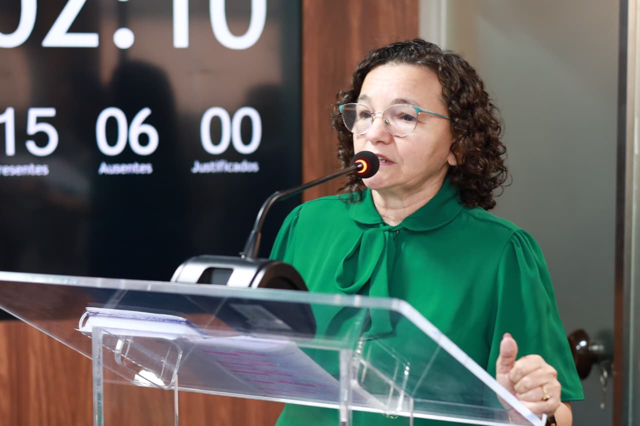 Vereadora Marleide Cunha solicita mais professores para rede municipal de Mossoró