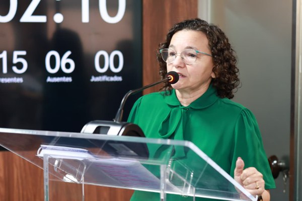 Vereadora Marleide Cunha solicita mais professores para rede municipal de Mossoró