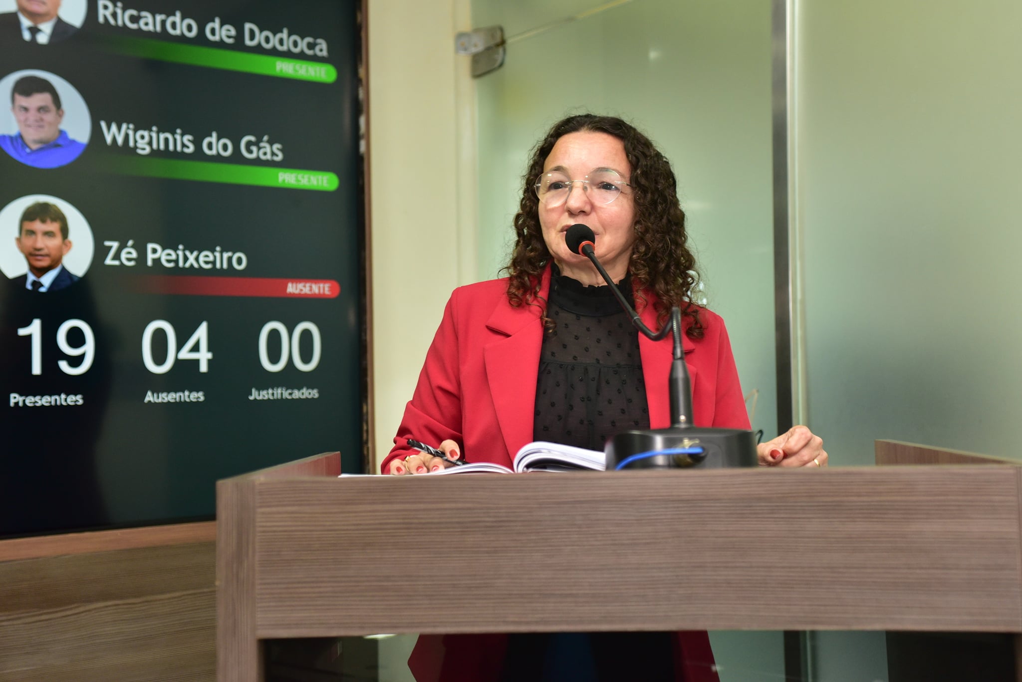 Vereadora Marleide denuncia situação de estagiários nas escolas municipais