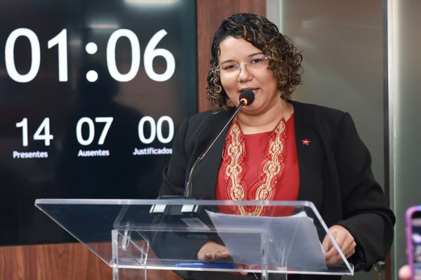 Vereadora Plúvia destaca memória de Luiz Alves e defende isenção de IPTU para áreas sem infraestrutura