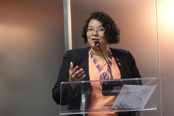 Vereadora Plúvia relembra trajetória no movimento estudantil e destaca conquistas da UERN